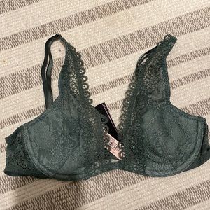 Brand new with tags Victoria secret very sexy unlined plunge
